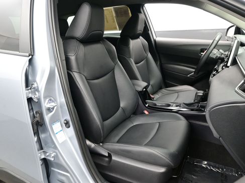 Used 2022 Toyota Corolla Cross XLE image 14