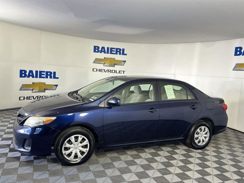 Used 2011 Toyota Corolla LE image 2