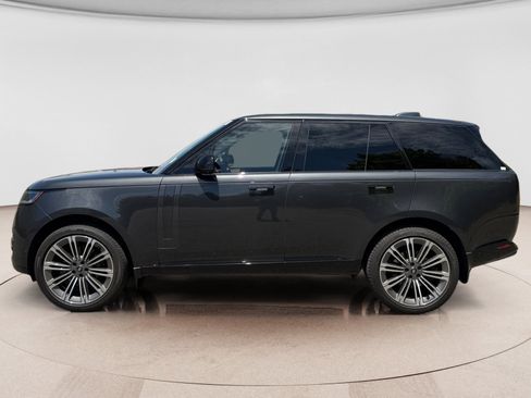 Used 2025 Land Rover Range Rover SE AWD/4WD image 2