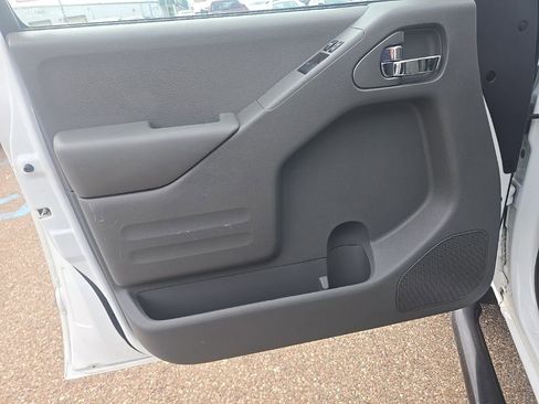 Used 2020 Nissan Frontier S image 11