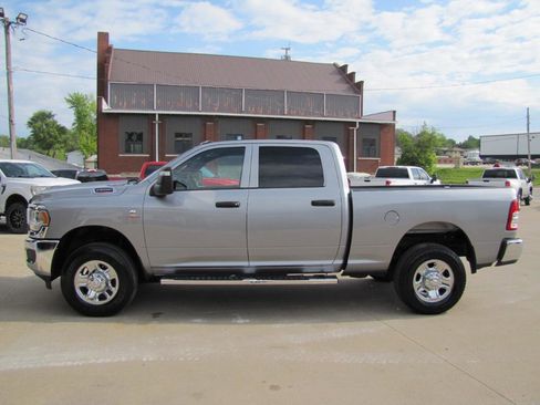 Used 2024 RAM 2500 Tradesman w/ Chrome Appearance Group AWD/4WD image 2