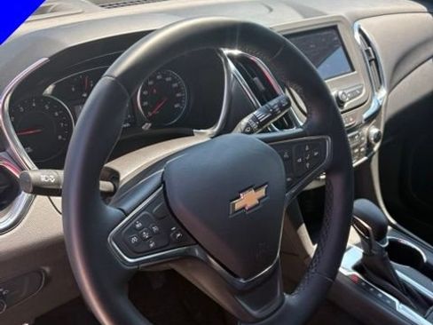 Used 2023 Chevrolet Equinox LT AWD/4WD image 17