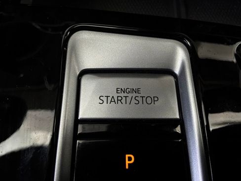 Used 2024 Volkswagen Atlas SE FWD image 28