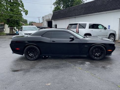 Used 2018 Dodge Challenger R/T w/ Performance Handling Group RWD image 4