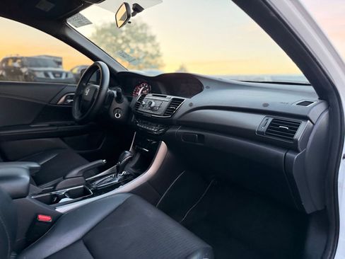 Used 2017 Honda Accord Sport image 20