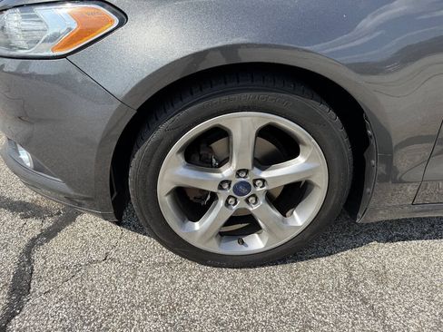 Used 2016 Ford Fusion SE FWD image 9