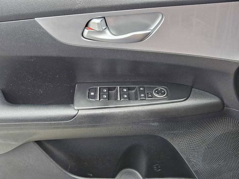 Used 2023 Kia Forte LXS image 21
