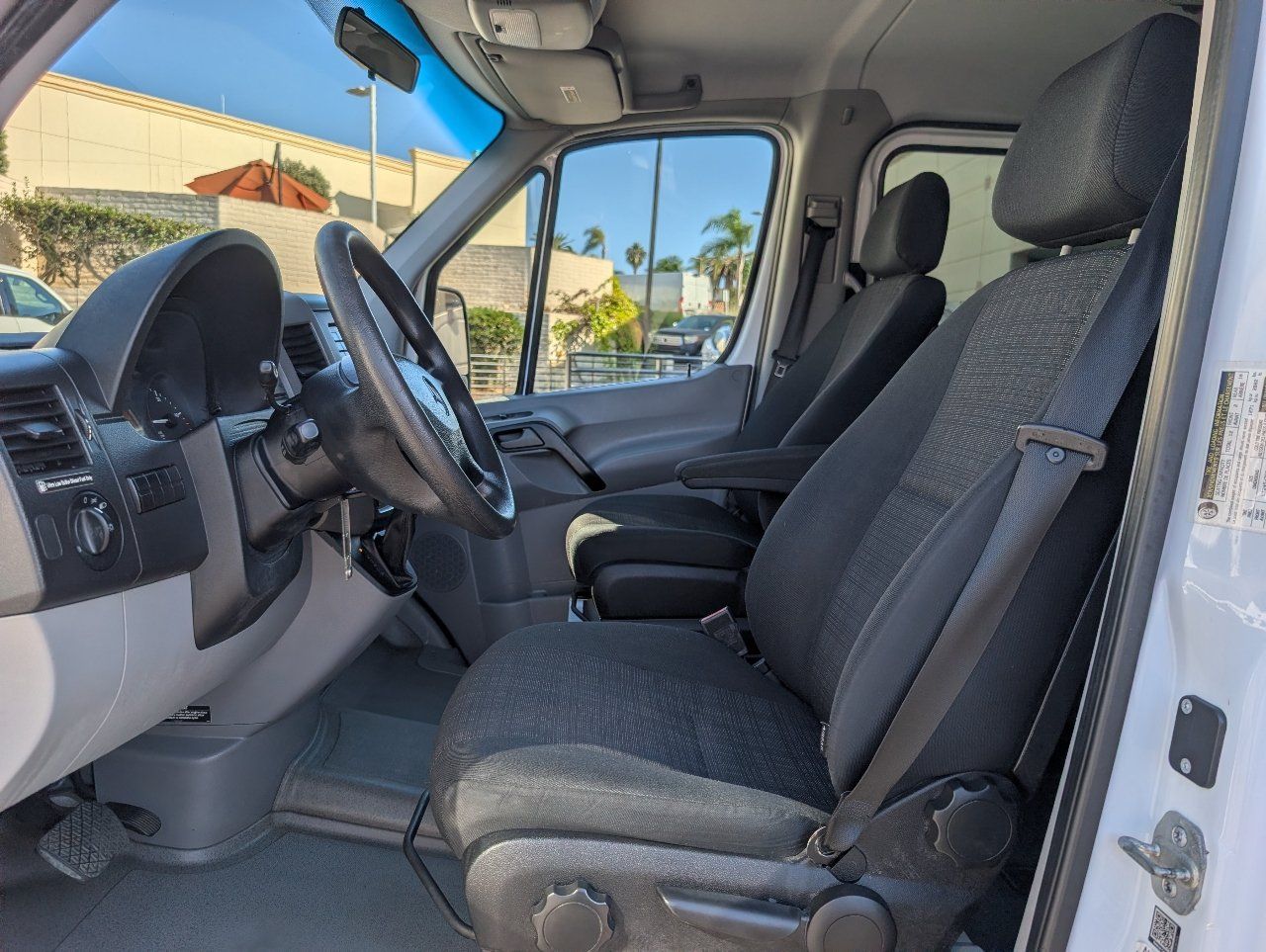 Used 2016 Mercedes-Benz Sprinter 2500 image 2