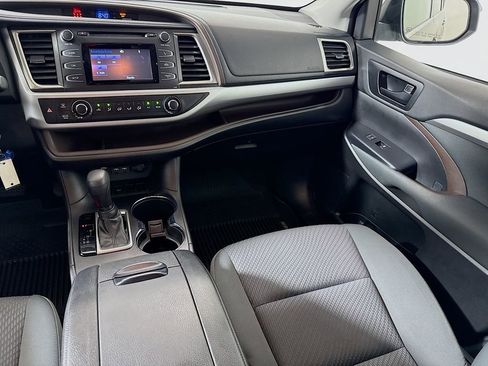 Certified 2019 Toyota Highlander LE FWD image 21