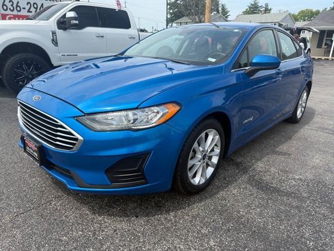 Used 2019 Ford Fusion SE FWD image 2