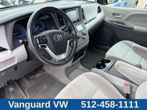 Used 2018 Toyota Sienna LE FWD image 9