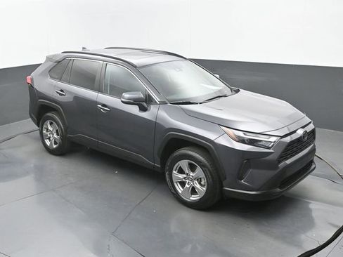 Used 2022 Toyota RAV4 XLE w/ Convenience Package FWD image 30