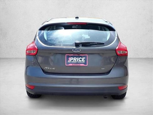 Used 2017 Ford Focus SE w/ Cold Weather Package FWD image 3