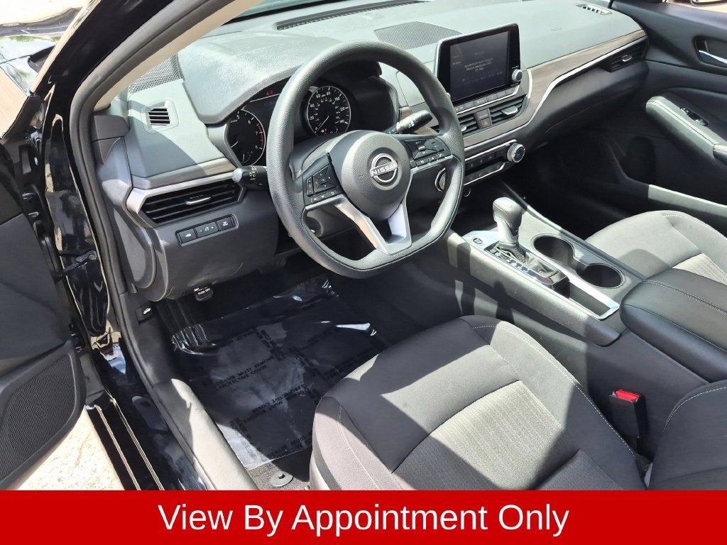 Used 2025 Nissan Altima 2.5 SV FWD image 11