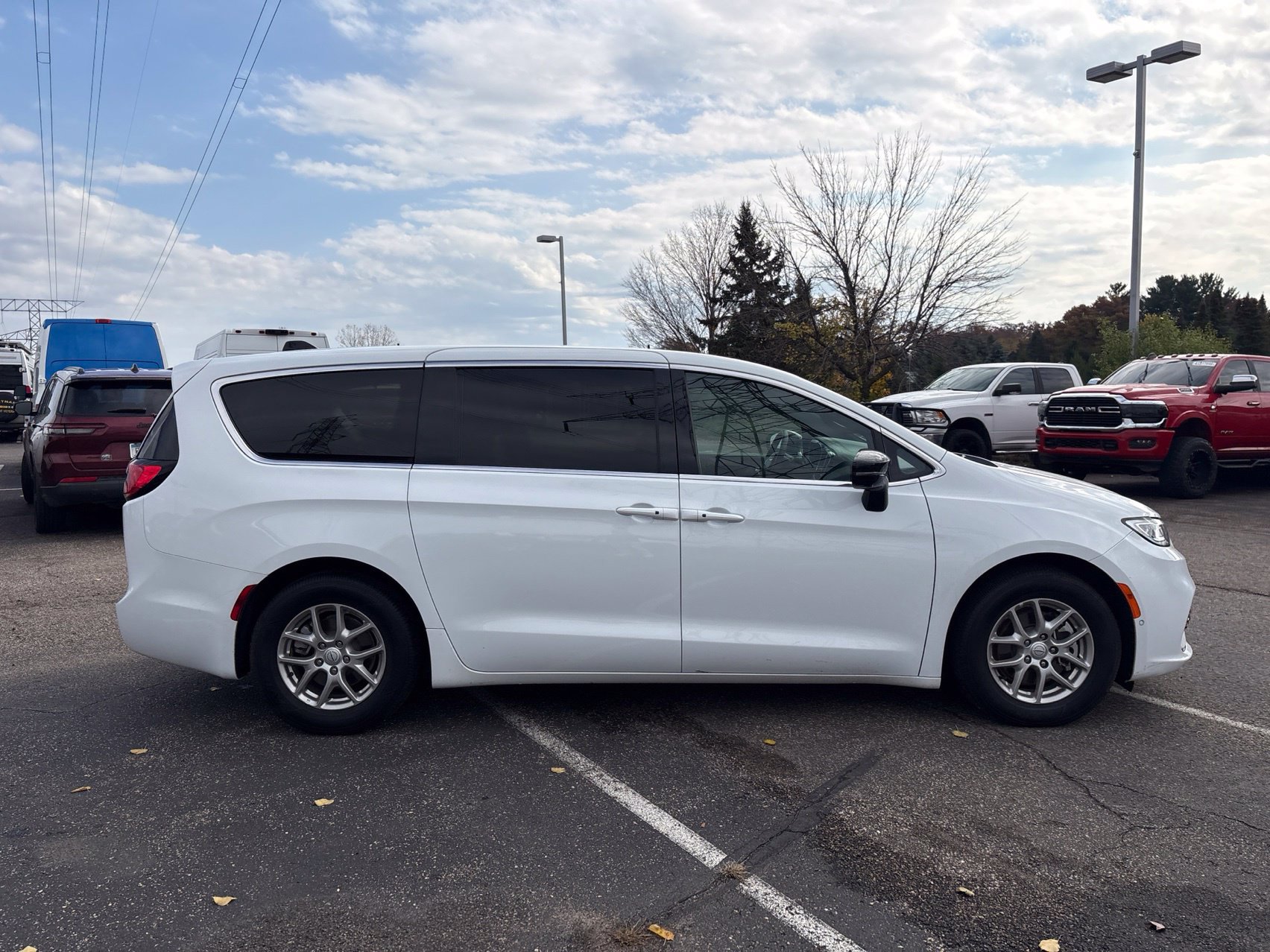 Used 2026 Chrysler Pacifica Select FWD image 5