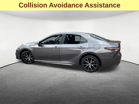 Used 2022 Toyota Camry SE image 9