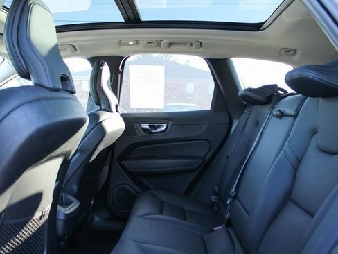 Used 2025 Volvo XC60 B5 Plus image 33