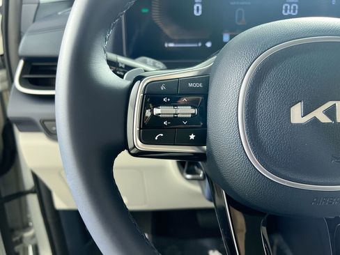 New 2026 Kia Carnival EX FWD image 18