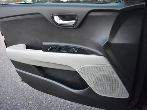 Used 2022 Kia Rio S image 28