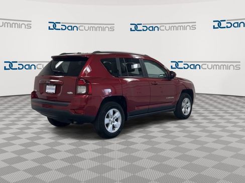 Used 2017 Jeep Compass Latitude FWD image 8