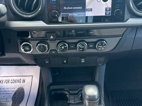 Used 2016 Toyota Tacoma TRD Sport w/ Towing Package AWD/4WD image 8