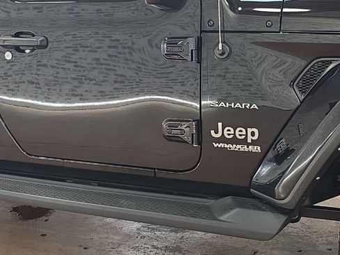 Used 2021 Jeep Wrangler Unlimited Sahara image 9