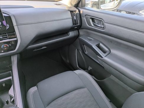 Certified 2024 Nissan Pathfinder SV FWD image 18