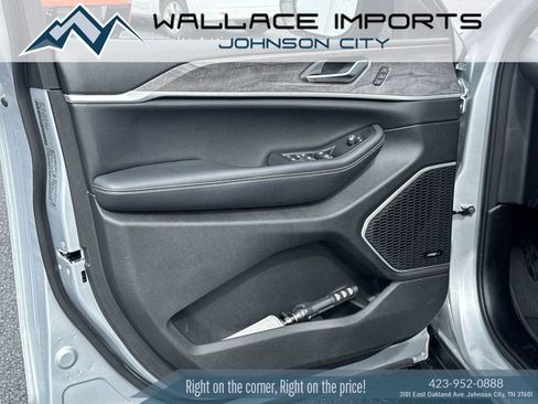 Used 2023 Jeep Grand Cherokee L Limited image 13