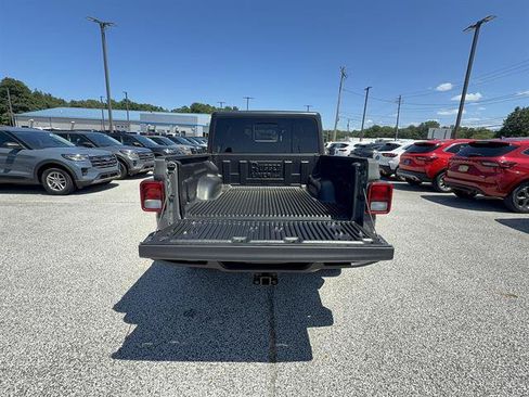 Used 2020 Jeep Gladiator Overland w/ Popular Equipment Package AWD/4WD image 4