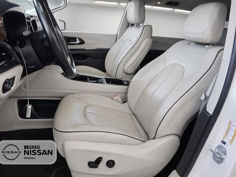 Used 2021 Chrysler Pacifica Limited w/ Premium & Safety Sphere Group image 8