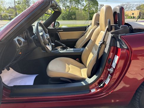 Used 2010 MAZDA MX-5 Miata Grand Touring w/ Premium Pkg RWD image 12