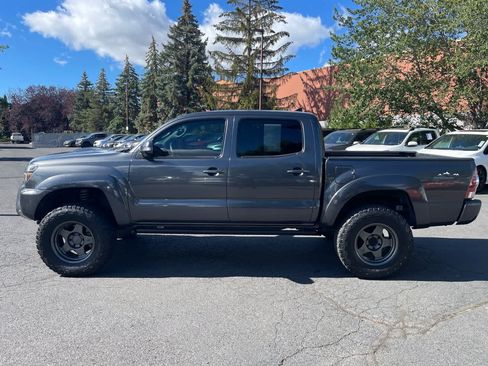 Used 2015 Toyota Tacoma 4x4 Double Cab w/ TRD Sport Package image 2