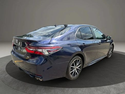 Used 2021 Toyota Camry SE FWD image 5