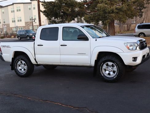 Used 2014 Toyota Tacoma PreRunner image 2