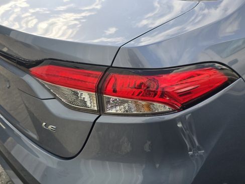 Certified 2022 Toyota Corolla LE FWD image 9
