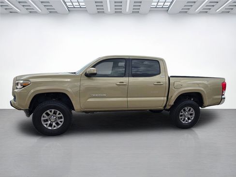 Used 2017 Toyota Tacoma SR5 w/ Tow Package AWD/4WD image 6