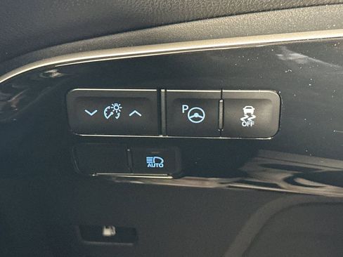 Certified 2022 Toyota Prius LE image 33