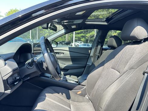 Used 2023 Honda Accord Sport image 7