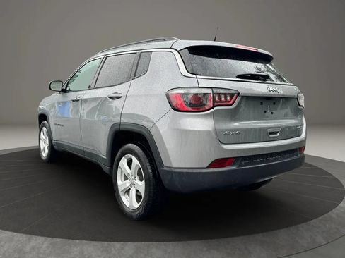 Used 2018 Jeep Compass Latitude w/ Popular Equipment Group AWD/4WD image 3