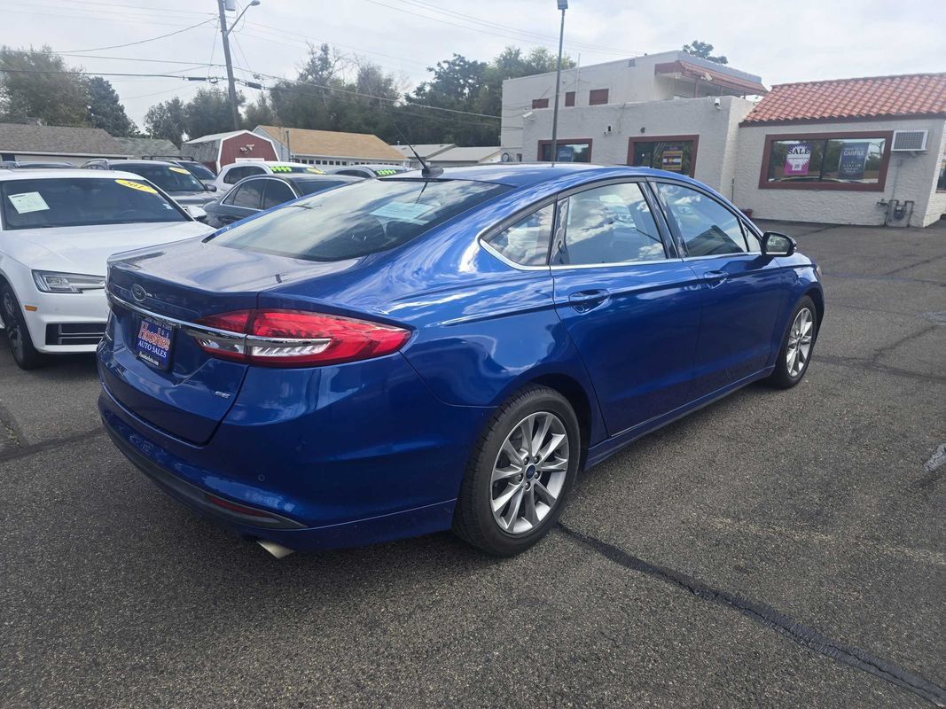 Used 2017 Ford Fusion SE FWD image 9