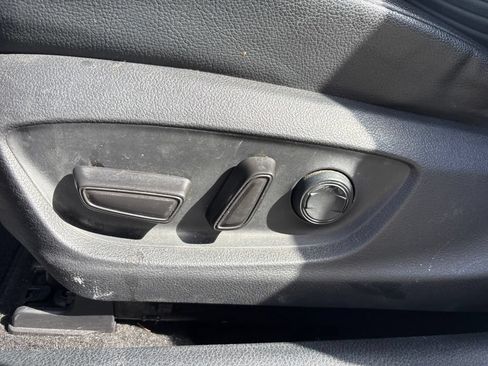 Used 2019 Toyota Camry SE FWD image 17