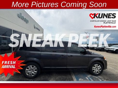 Used 2019 Dodge Grand Caravan SE w/ UConnect Hands-Free Group FWD image 12