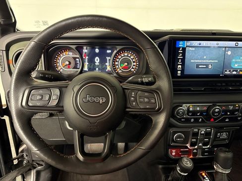 Used 2024 Jeep Gladiator Mojave w/ Convenience Group AWD/4WD image 17