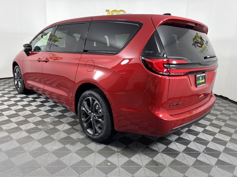 New 2026 Chrysler Pacifica Select AWD/4WD image 6
