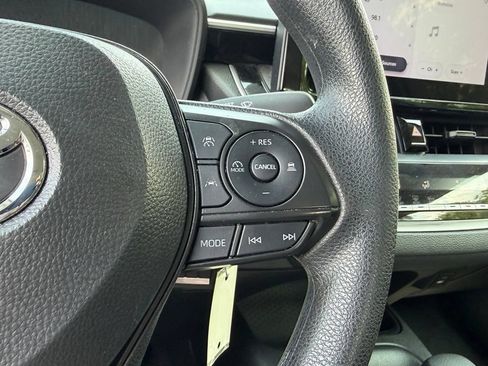 Used 2025 Toyota Corolla LE FWD image 27