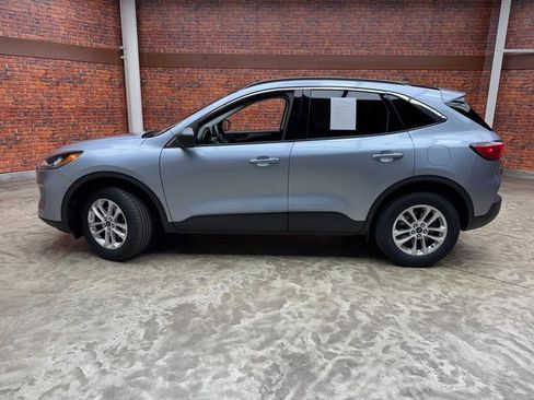 Certified 2022 Ford Escape SE w/ Cold Weather Package image 2