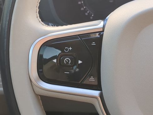Used 2023 Volvo XC60 B5 Ultimate w/ Protection Package Premier FWD image 26