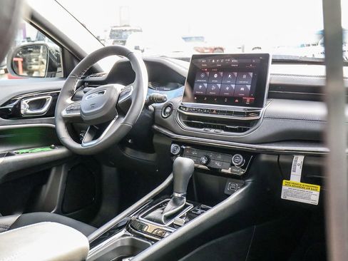 New 2026 Jeep Compass Latitude image 19