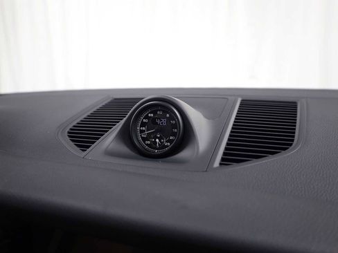 New 2026 Porsche Macan image 23