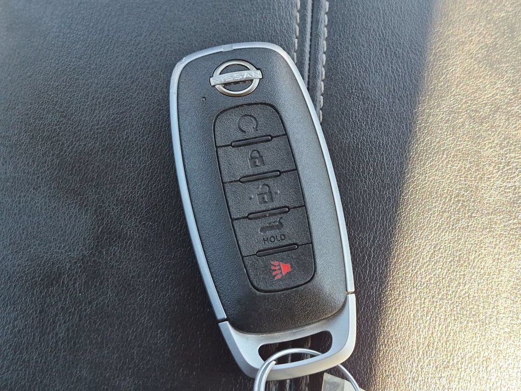 Used 2025 Nissan Pathfinder SL AWD/4WD image 33